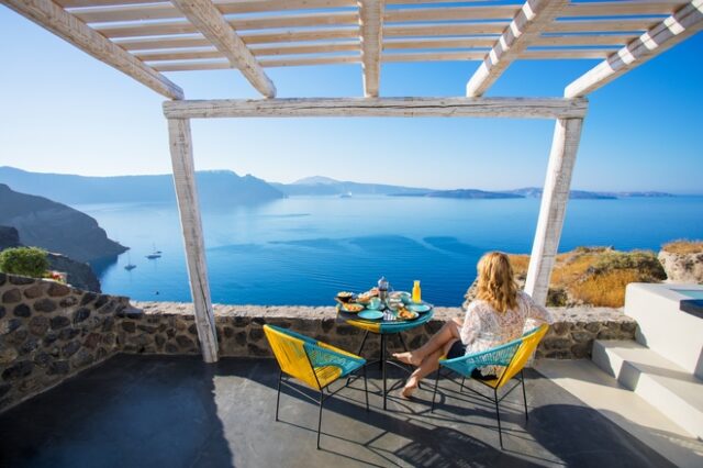 Επτά στις δέκα ηλεκτρονικές κρατήσεις στα ελληνικά ξενοδοχεία γίνονται από τη Booking.com