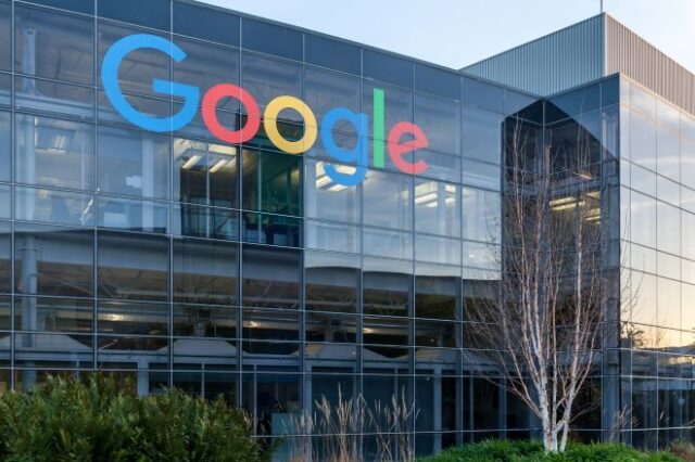 Πόλεμος στην Ουκρανία: Google και Apple ανακοίνωσαν μέτρα κατά της Ρωσίας