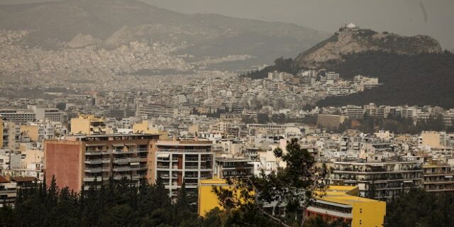 Καιρός: Συννεφιά με τοπικές βροχές και αφρικανική σκόνη