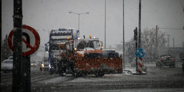 Κακοκαιρία Φίλιππος: Διακοπή κυκλοφορίας στην Πάρνηθα – Aπαγορευτικό για φορτηγά στην Εγνατία