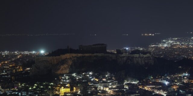Ώρα της Γης 2022: Στο “σκοτάδι” κτίρια και μνημεία – Έσβησαν τα φώτα για 60 λεπτά