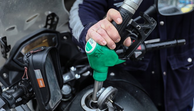 Βενζίνη: Νέα “κούρσα” στις τιμές μετά την απόφαση της Ε.Ε. για εμπάργκο στο ρωσικό πετρέλαιο