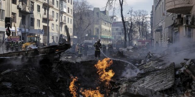 Πόλεμος στην Ουκρανία: Νεκροί και τραυματίες από τα χτυπήματα σε Κίεβο, Χάρκοβο – Κρίσιμη η κατάσταση στη Μαριούπολη