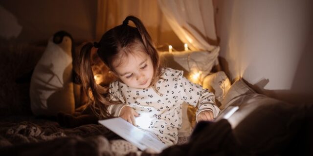 7 κλασικά παραμύθια που πρέπει να σταματήσεις να διαβάζεις στο παιδί σου