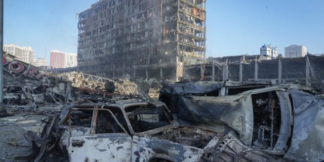 Πόλεμος στην Ουκρανία: Νέα απαγόρευση κυκλοφορίας στο Κίεβο – Συνεχίζονται οι βομβαρδισμοί