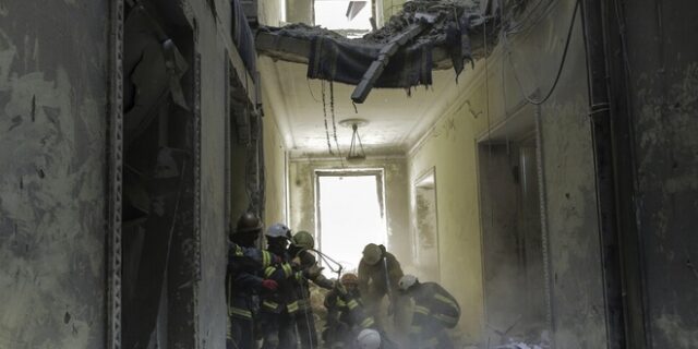 Πόλεμος στην Ουκρανία: Σε τεντωμένο σκοινί οι διαπραγματεύσεις – Άλλη μία νύχτα αγωνίας για τους αμάχους