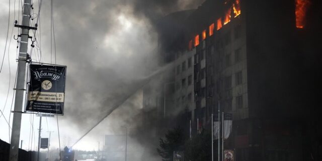 Πόλεμος στην Ουκρανία: Σκοτώθηκε δήμαρχος την ώρα που μοίραζε ψωμί και φάρμακα