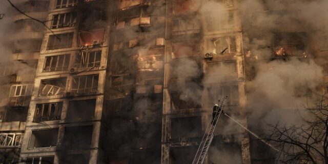 Πόλεμος στην Ουκρανία: Σειρήνες και εκρήξεις στο Κίεβο – Νέες συνομιλίες σήμερα