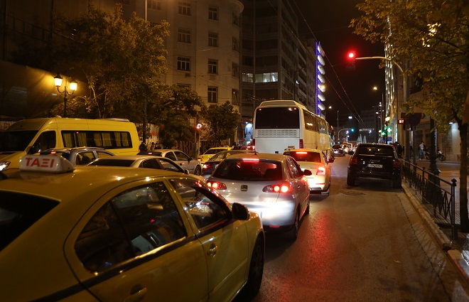 Κίνηση στους δρόμους: Κλειστό το κέντρο της Αθήνας λόγω αγώνα – Κυκλοφοριακό κομφούζιο