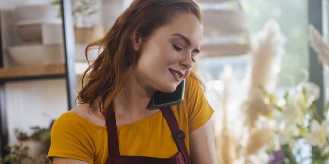 Βρετανική έρευνα: Συνδέονται τα κινητά με καρκίνο στον εγκέφαλο;