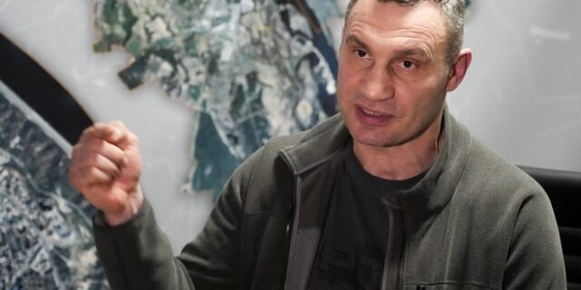Πόλεμος στην Ουκρανία – Δήμαρχος Κιέβου: “Σταματήστε αυτόν τον τρελό πόλεμο, δεν θα παραδοθούμε”