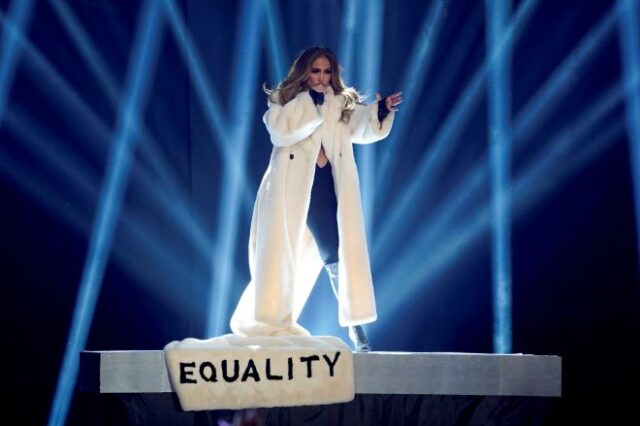 Η Jennifer Lopez τραγούδησε για την Ισότητα σε ένα εντυπωσιακό Drag Show