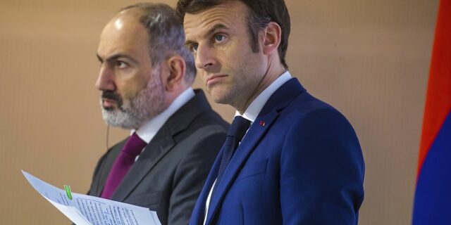 Γαλλία-εκλογές: Η Λεπέν μειώνει τη διαφορά, ο Μακρόν παραμένει φαβορί
