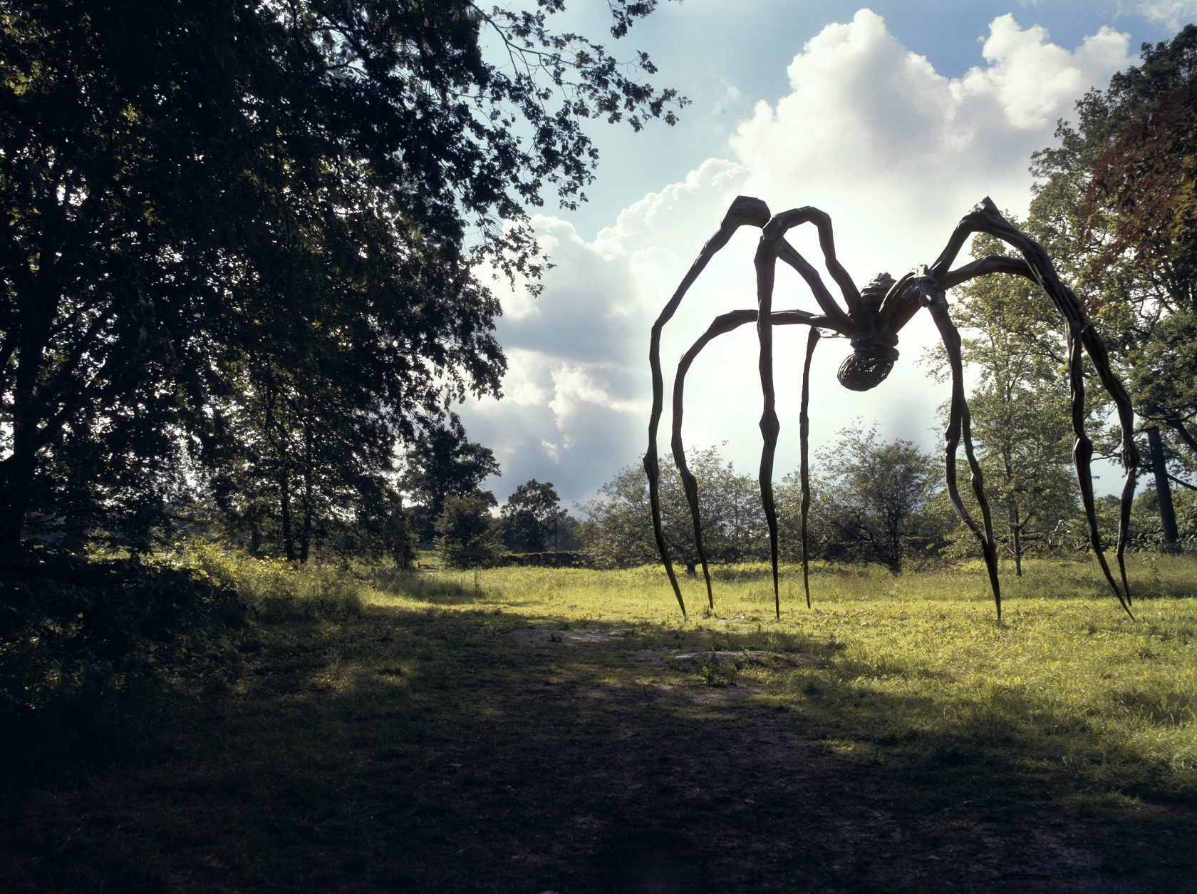 Η γιγαντιαία αράχνη της Bourgeois έρχεται για να μας “παγιδεύσει” στον ιστό της