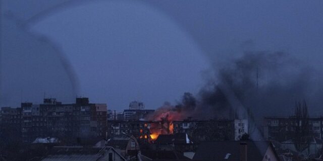 Πόλεμος στην Ουκρανία: Στις στάχτες η Μαριούπολη – Μαίνονται βομβαρδισμοί και οδομαχίες