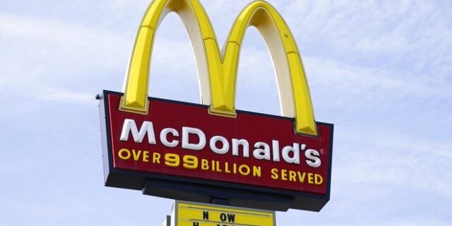 Ρωσία: Απίστευτες ουρές για ένα μπέργκερ μετά την “έξοδο” των McDonald’s