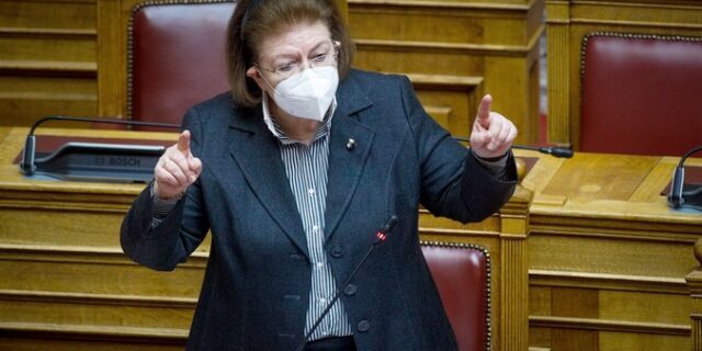 ΥΠΠΟΑ: “Απολύτως συνειδητή επιλογή” να μην παραστεί η Μενδώνη στην παράσταση στην Καλαμάτα