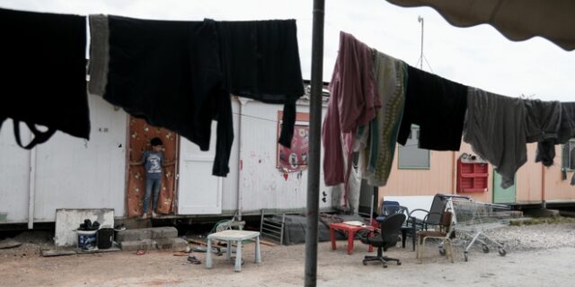 Υπουργείο Μετανάστευσης: Αύξηση στις ροές, μείωση στους διαμένοντες στα νησιά και στις εκκρεμείς αιτήσεις ασύλου
