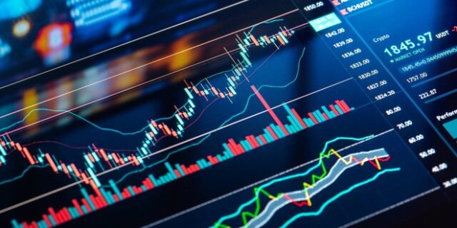 Υποχωρούν οι αποδόσεις των ομολόγων εν όψει της ετυμηγορίας από την Fitch