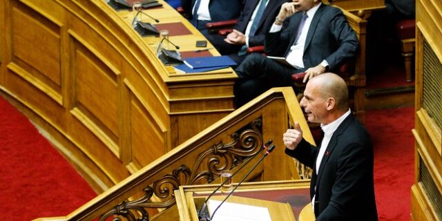 Το “ευτυχώς” του Μητσοτάκη για τον Ανδρέα Παπανδρέου και η απάντηση στον Βαρουφάκη