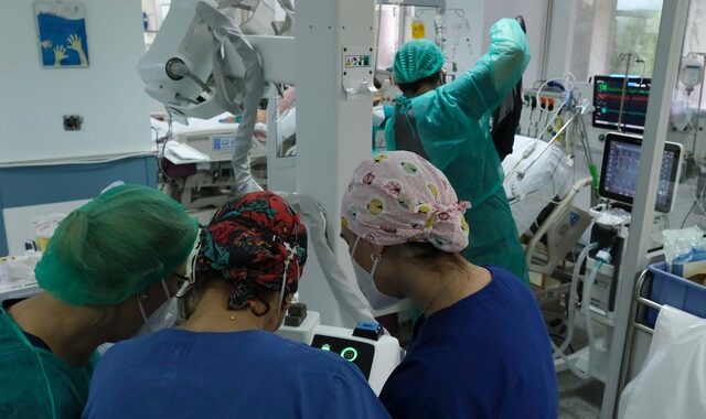 Κορονοϊός: 21.260 νέα κρούσματα σήμερα στην Ελλάδα – 49 νεκροί και 361 διασωληνωμένοι