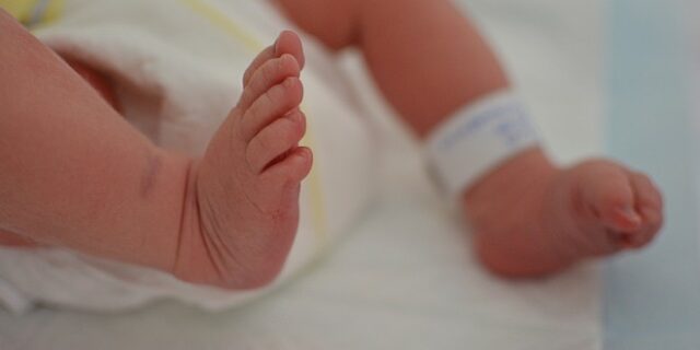 Επίδομα μητρότητας: Επεκτείνεται από 6 σε 9 στον ιδιωτικό τομέα