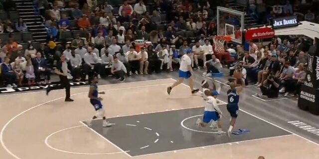 NBA: Απίστευτο περιστατικό – Τα mop boys έκοψαν αιφνιδιασμό των Γουλβς