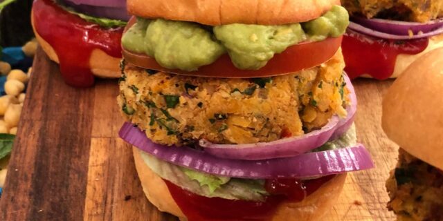 Το vegan burger της εβδομάδας με μπιφτέκι ρεβυθιού