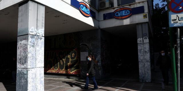 ΟΑΕΔ: Πότε πληρώνονται τα επιδόματα και το Δώρο Πάσχα