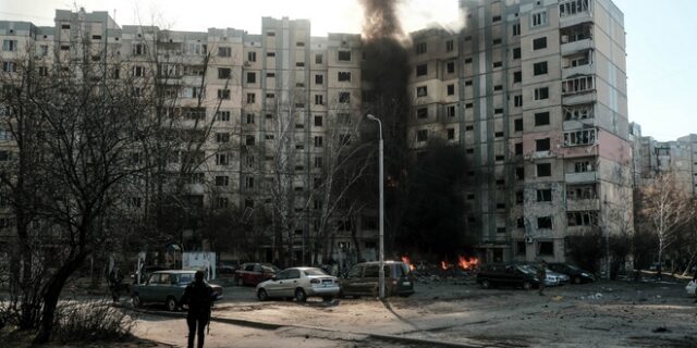 Πόλεμος στην Ουκρανία: Βομβαρδισμοί σε κατοικίες στην Οδησσό – 8 νεκροί από επιδρομή σε εμπορικό κέντρο του Κιέβου