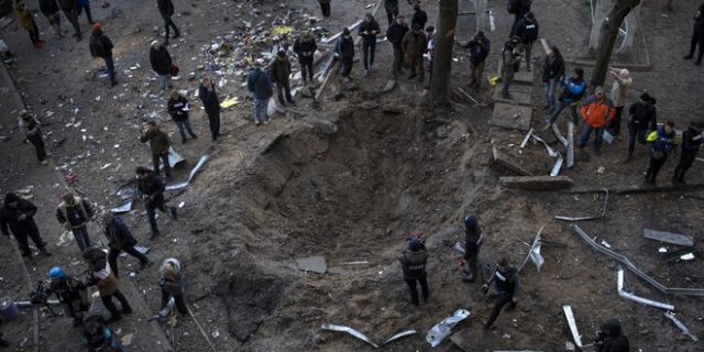 Ουκρανία: Βομβαρδισμοί σε σπίτια και εμπορικό κέντρο στο Κίεβο