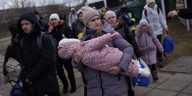 Πόλεμος στην Ουκρανία: Πρόσφυγες φθάνουν στην Ισπανία χάρη σε δίκτυο αλληλέγγυων οδηγών ταξί