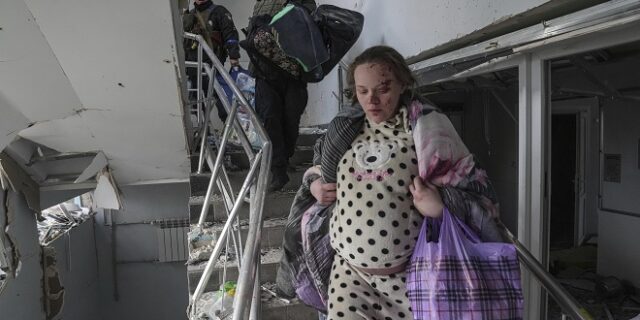 Ουκρανία: Γέννησε η έγκυος από το μαιευτήριο της Μαριούπολης