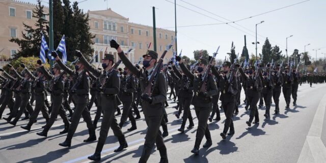 25η Μαρτίου: Εικόνες από την εντυπωσιακή παρέλαση για τα 201 χρόνια από την Επανάσταση