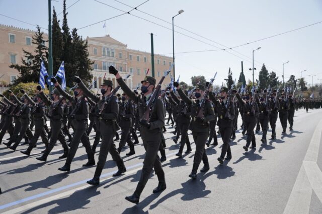 25η Μαρτίου: Εικόνες από την εντυπωσιακή παρέλαση για τα 201 χρόνια από την Επανάσταση