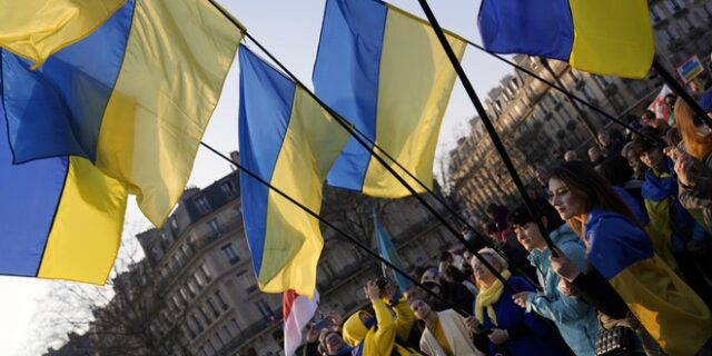 Ουκρανία: Το Παρίσι απονέμει τον τίτλο του “επίτιμου δημότη” στο Κίεβο