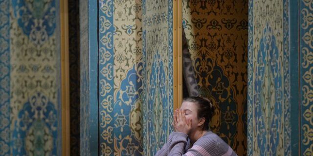 Πώς μπορούν να εξηγήσουν οι γονείς στα παιδιά τον πόλεμο στην Ουκρανία