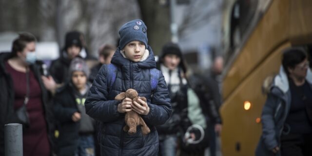 Πόλεμος και βία στην τηλεόραση: Οι αρνητικές συνέπειες στη ψυχική υγεία των παιδιών