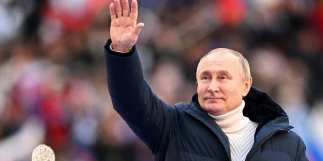 Ο Πούτιν κατηγορεί την Ουκρανία για εγκλήματα πολέμου