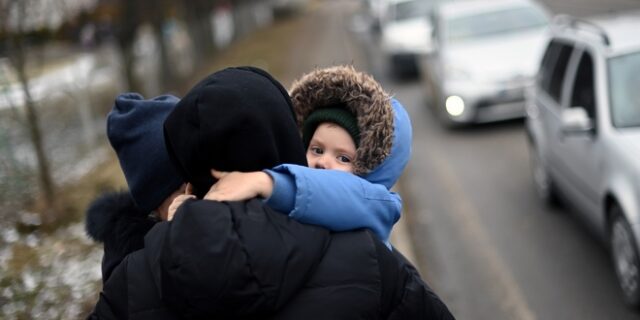 ΟΗΕ: Αυξάνεται δραματικά ο αριθμός των Ουκρανών προσφύγων που φθάνουν στις γειτονικές χώρες