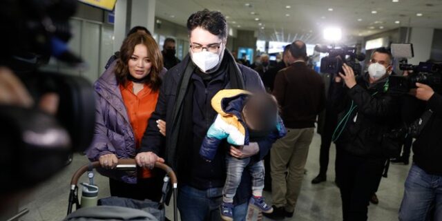 Στην Αθήνα ο Έλληνας πρόξενος της Μαριούπολης – “Ήρωες όσοι έχουν μείνει πίσω”