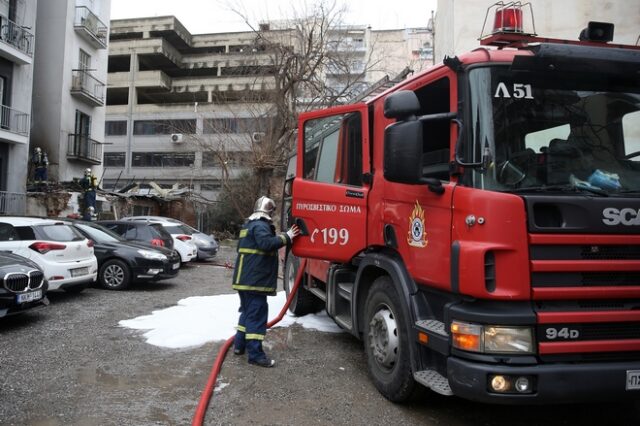 Φωτιά σε διαμέρισμα στη Νίκαια – 2 άτομα στο νοσοκομείο