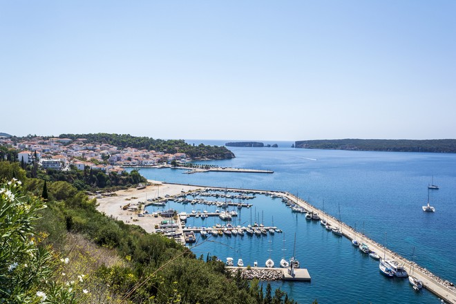 Γιατί η Πελοπόννησος προσελκύει τους πιο πλούσιους τουρίστες της χώρας