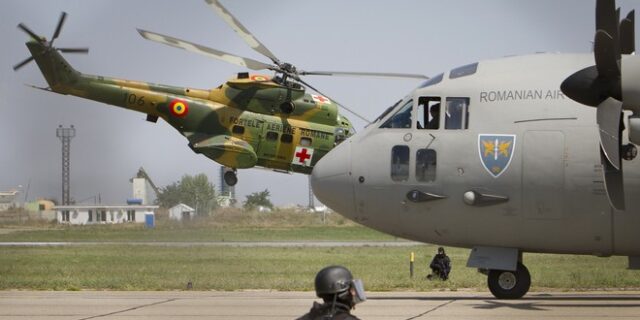 Ρουμανία: Στους 7 οι νεκροί από τη συντριβή ελικοπτέρου – Αγνοείται πιλότος μαχητικού