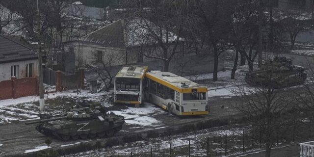 Πόλεμος στην Ουκρανία: Καθηλωμένος ο ρωσικός στρατός – Μαίνεται η πολιορκία σε Κίεβο, Μαριούπολη