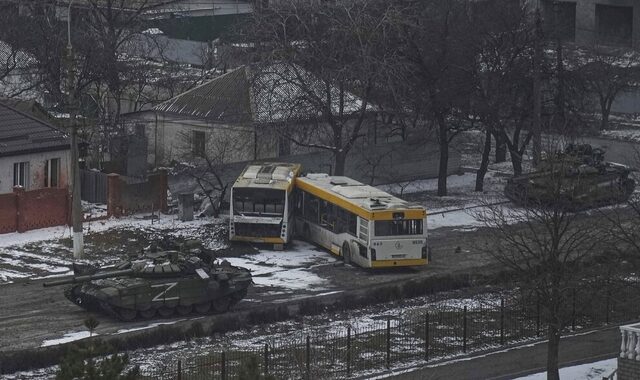Πόλεμος στην Ουκρανία: Καθηλωμένος ο ρωσικός στρατός – Μαίνεται η πολιορκία σε Κίεβο, Μαριούπολη