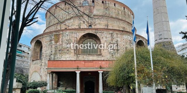 Θεσσαλονίκη: Φοιτητής έσπασε τον Σταυρό στη Ροτόντα επειδή τον χώρισε ο σύντροφός του