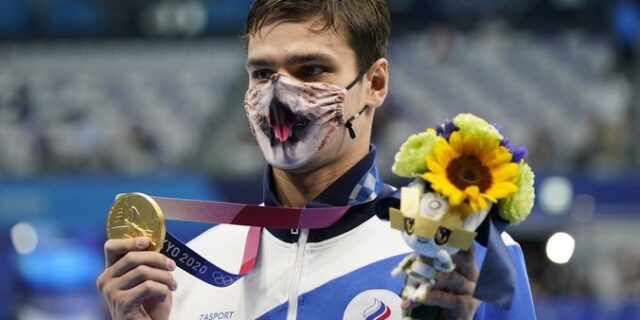 Πόλεμος στην Ουκρανία: Εννιά Ρώσοι Ολυμπιονίκες στη φιέστα Πούτιν με το “Ζ” στα μπουφάν