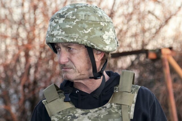 Ο Sean Penn έφυγε με τα πόδια από την Ουκρανία – Τι έγραψε στο twitter