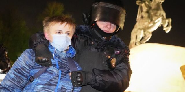Ρωσία: Χιλιάδες συλλήψεις στις αντιπολεμικές συγκεντρώσεις